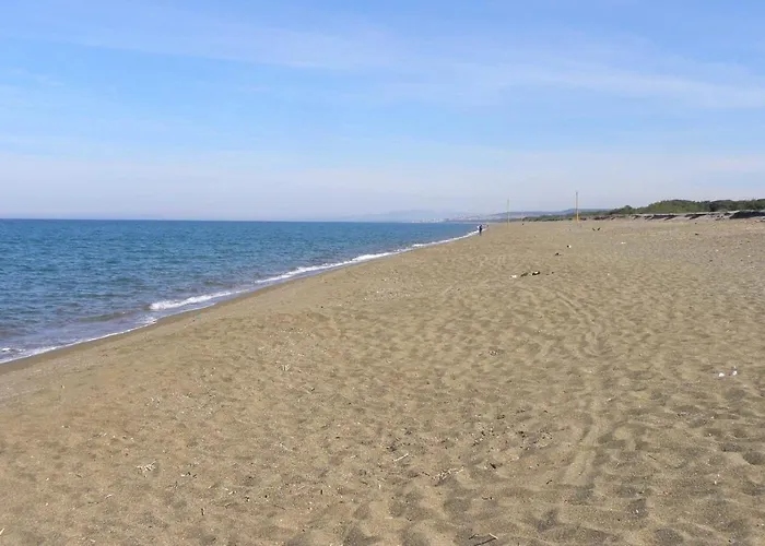 A Due Passi Dal Mare, Parcheggio E Giardino