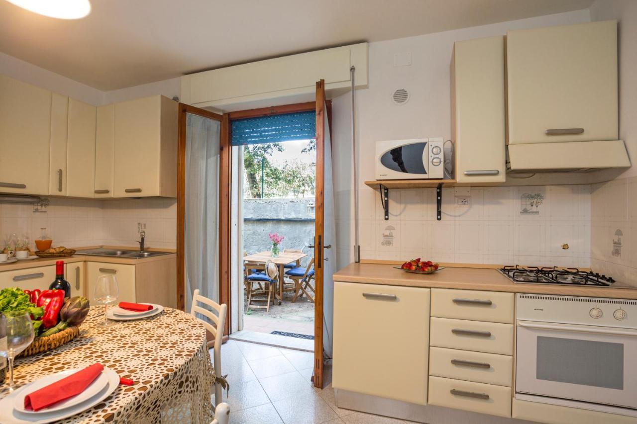 Apartment A Due Passi Dal Mare, Parcheggio E Giardino